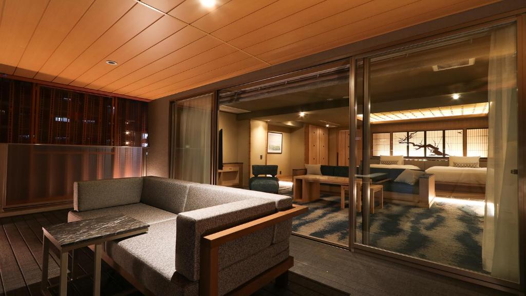Posezení v ubytování TERRACE HOTEL f 新大阪