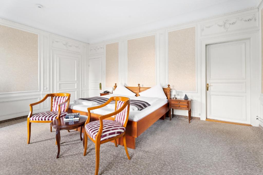 Postel nebo postele na pokoji v ubytování Hotel Schloss Ragaz