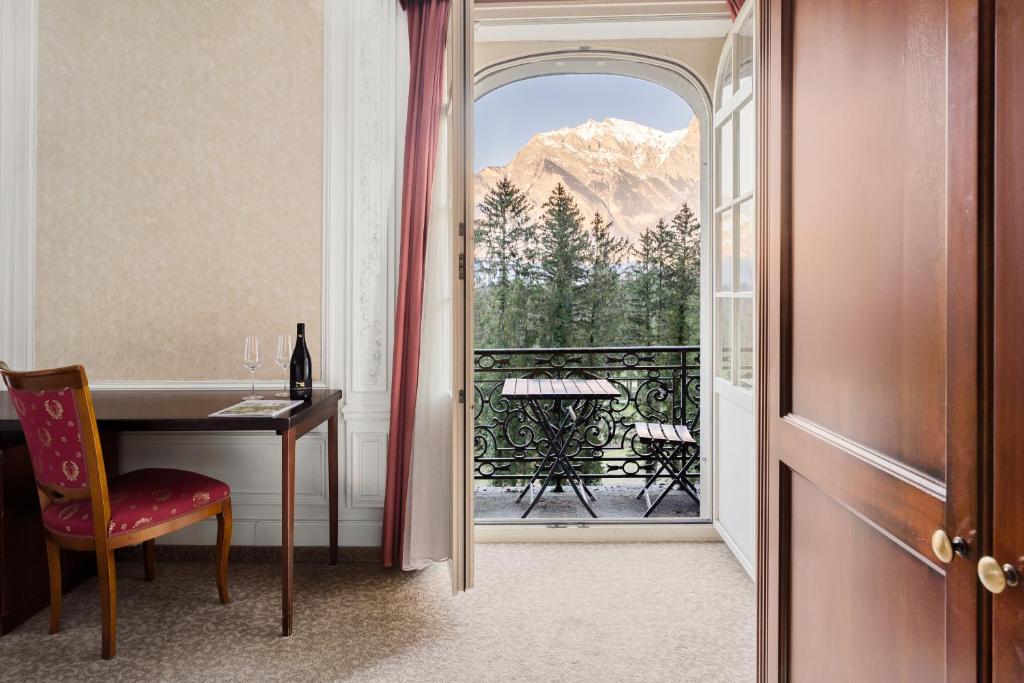 Nespecifikovaný výhled na hory nebo výhled na hory při pohledu z hotelu