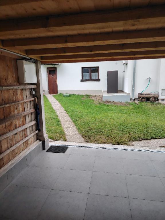 Aed väljaspool majutusasutust Soba pri Bregarju