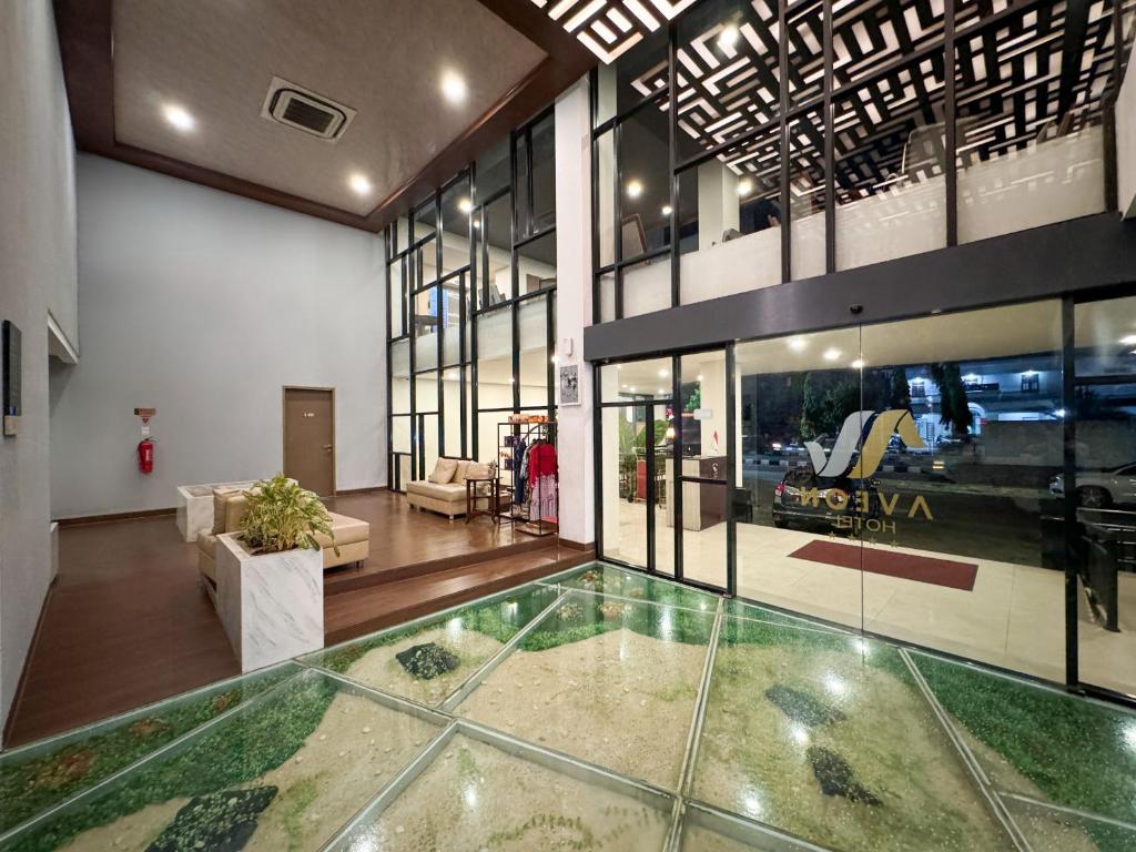 TV a/nebo společenská místnost v ubytování Aveon Hotel Yogyakarta by Daphna Management