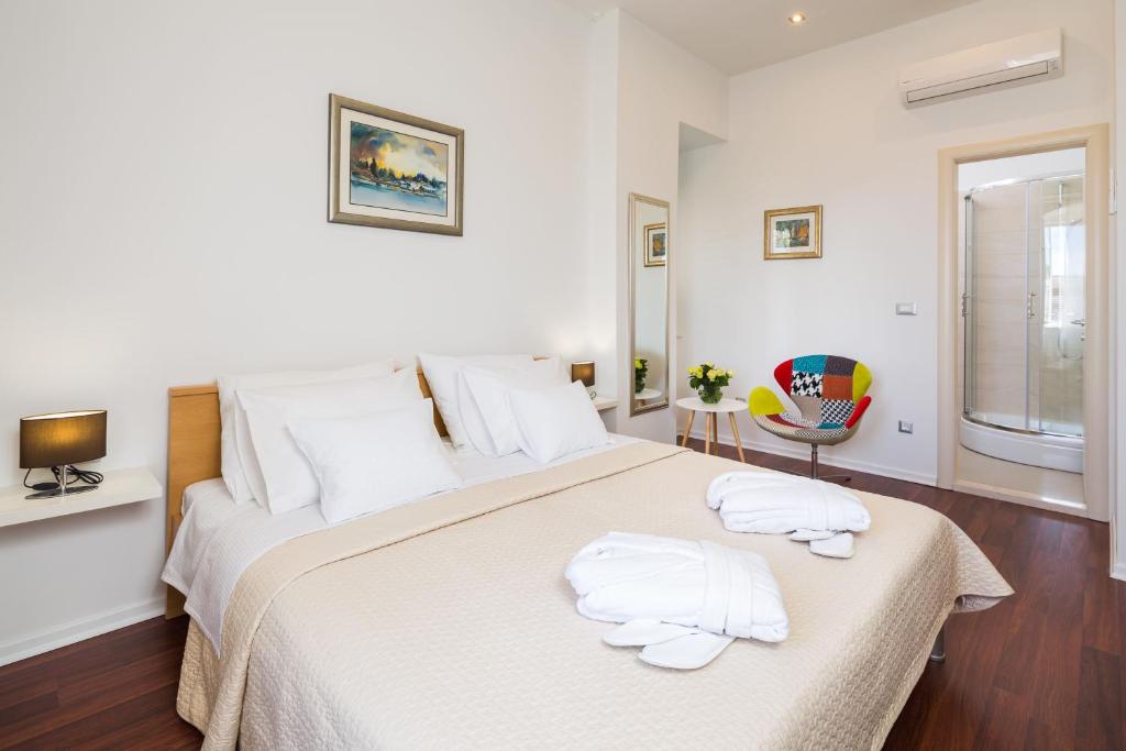Posteľ alebo postele v izbe v ubytovaní Rooms Supreme Spalato