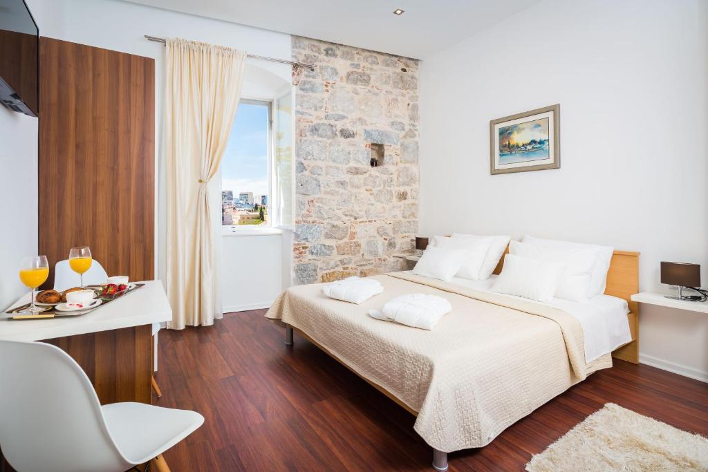 Posteľ alebo postele v izbe v ubytovaní Rooms Supreme Spalato
