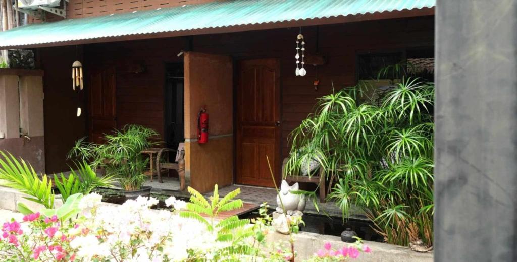 Zahrada ubytování Koko Palm Inn