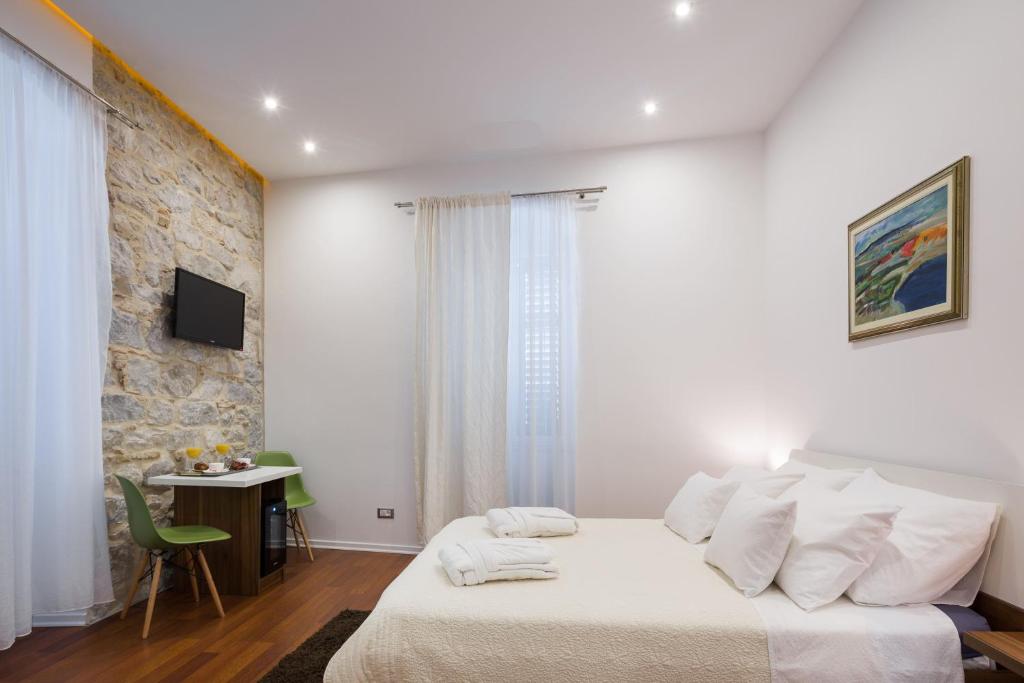 Posteľ alebo postele v izbe v ubytovaní Rooms Supreme Spalato