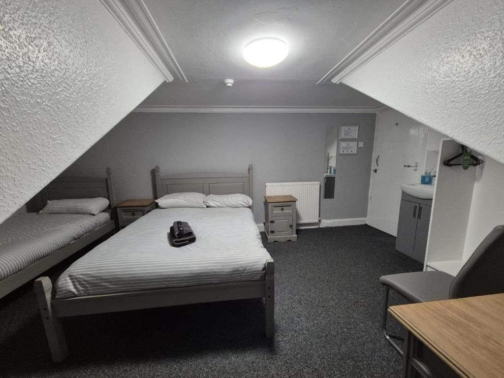 The Queens Hotel - Familiekamer Met Eigen Badkamer