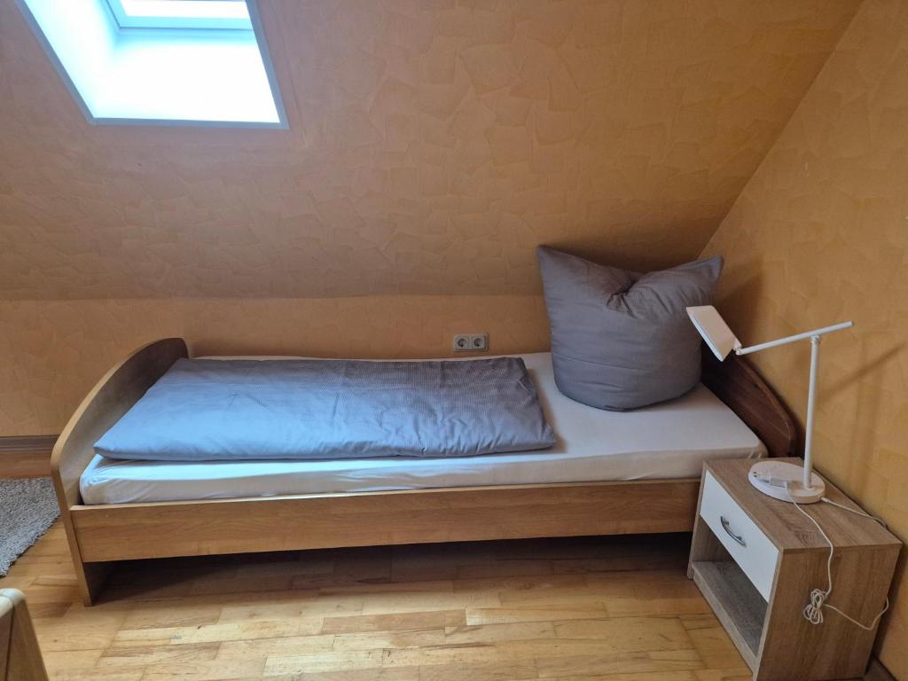 Postel nebo postele na pokoji v ubytování Ferienwohnung Eira am nahen schönen Edersee Waldeck -Sachsenhausen