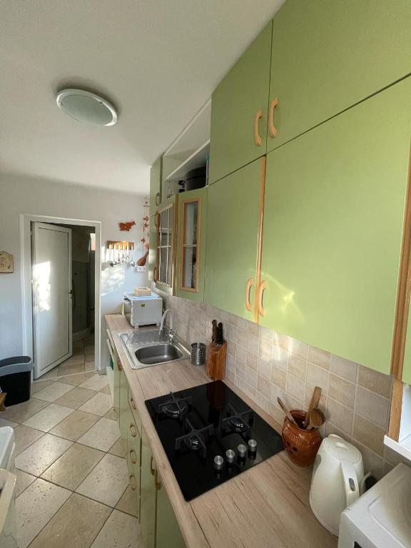 Kuchnia lub aneks kuchenny w obiekcie SEASIDE VACATION RENTAL 4TUNA