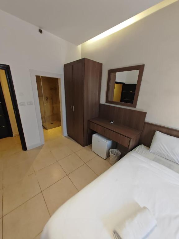 Postel nebo postele na pokoji v ubytování New Metropole Hotel - Jerusalem