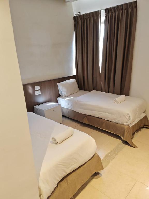 Postel nebo postele na pokoji v ubytování New Metropole Hotel - Jerusalem