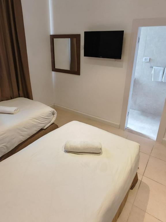Postel nebo postele na pokoji v ubytování New Metropole Hotel - Jerusalem