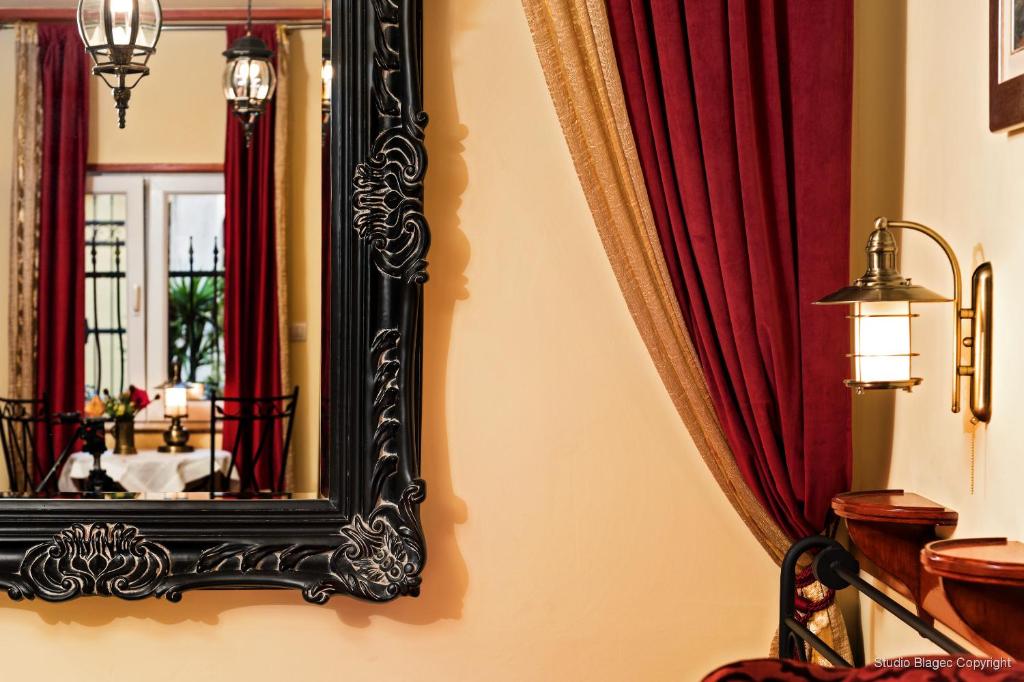 Emperor's Suites - 4