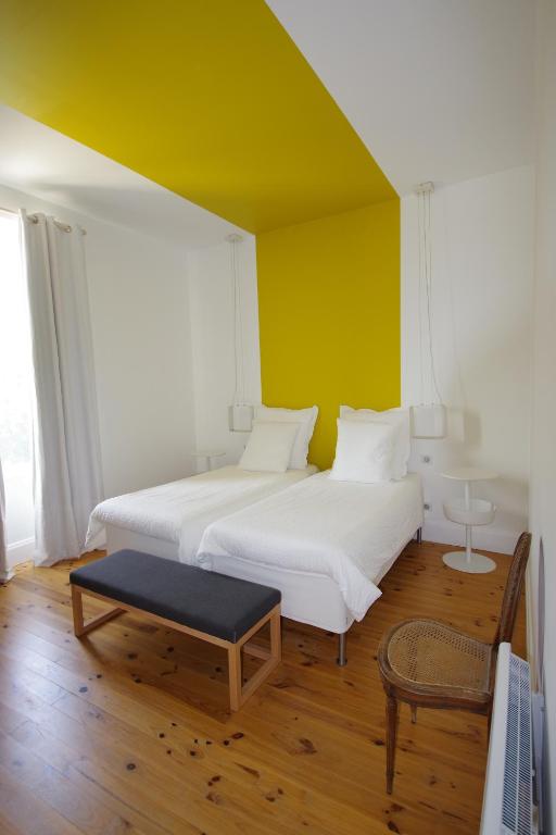 Postel nebo postele na pokoji v ubytování Château Bernon Maison d Hotes - Piscine et SPA