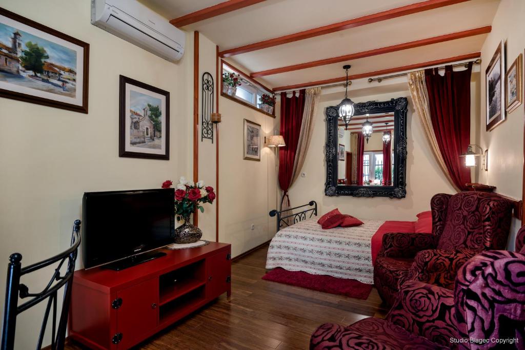 Emperor's Suites - 2