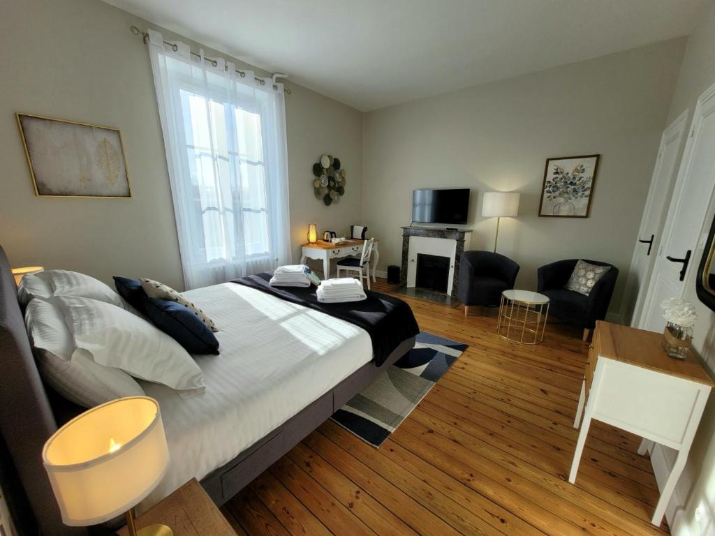 La Maison Tuffeau Bed and Breakfast - Standard King Room