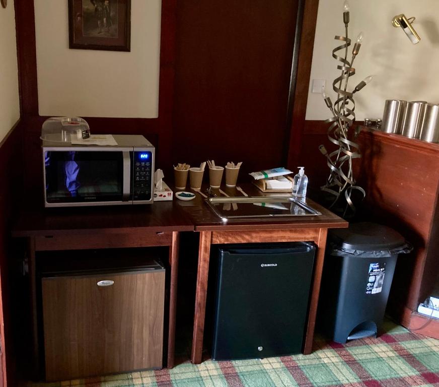 Una cocina o cocineta en Glenorchy Lodge-Rooms Only