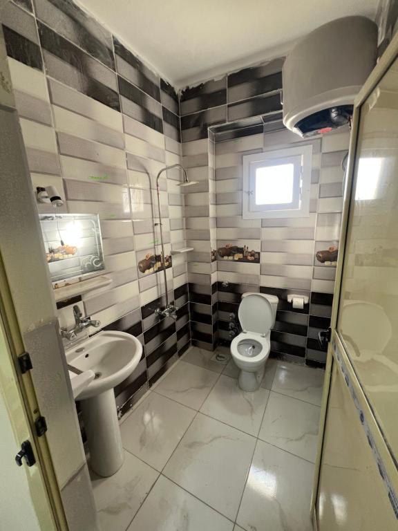 Koupelna v ubytování RAAK HOTEL فندق راك