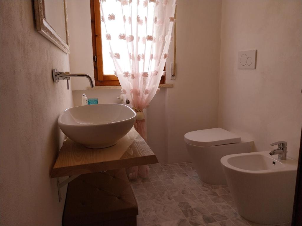 Kúpeľňa v ubytovaní Toscana Grande Appartamento in Villa con 2 camere, terrazze, giardino e posto auto privato Tutti spazi uso esclusivo