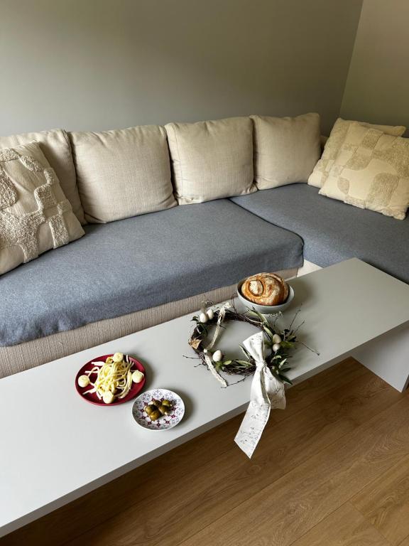 Makanan di atau berdekatan apartmen