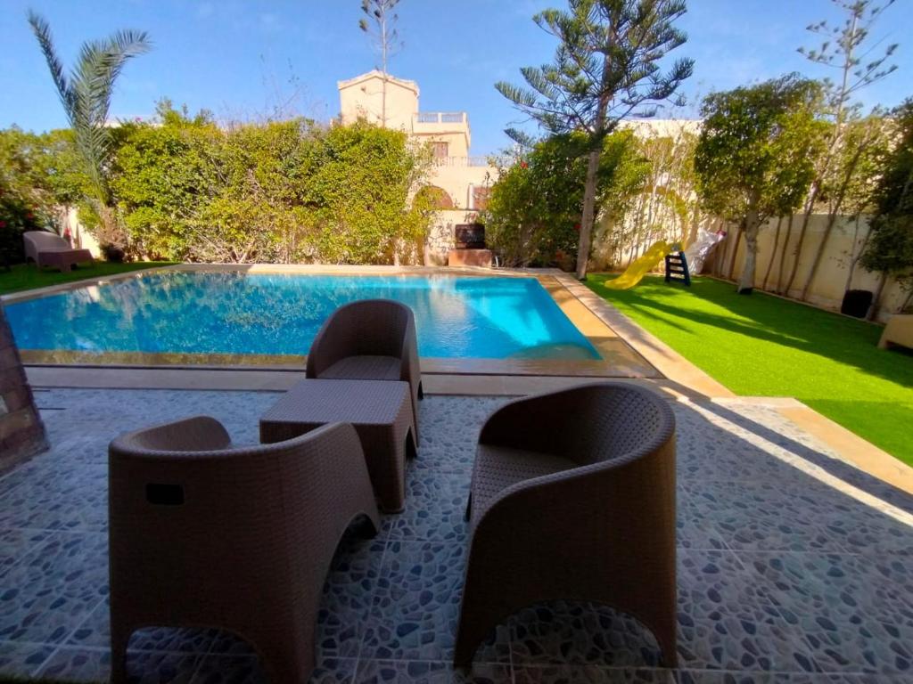 Bazén v ubytování Sea View Villa at Doctors Resort K43, Sahil Coast, Alexandria nebo v jeho okolí