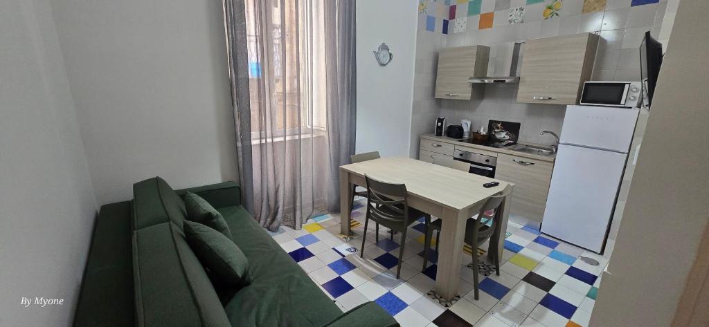 Appartamenti La Dimora di Parthenope Centro Storico - Resim 41