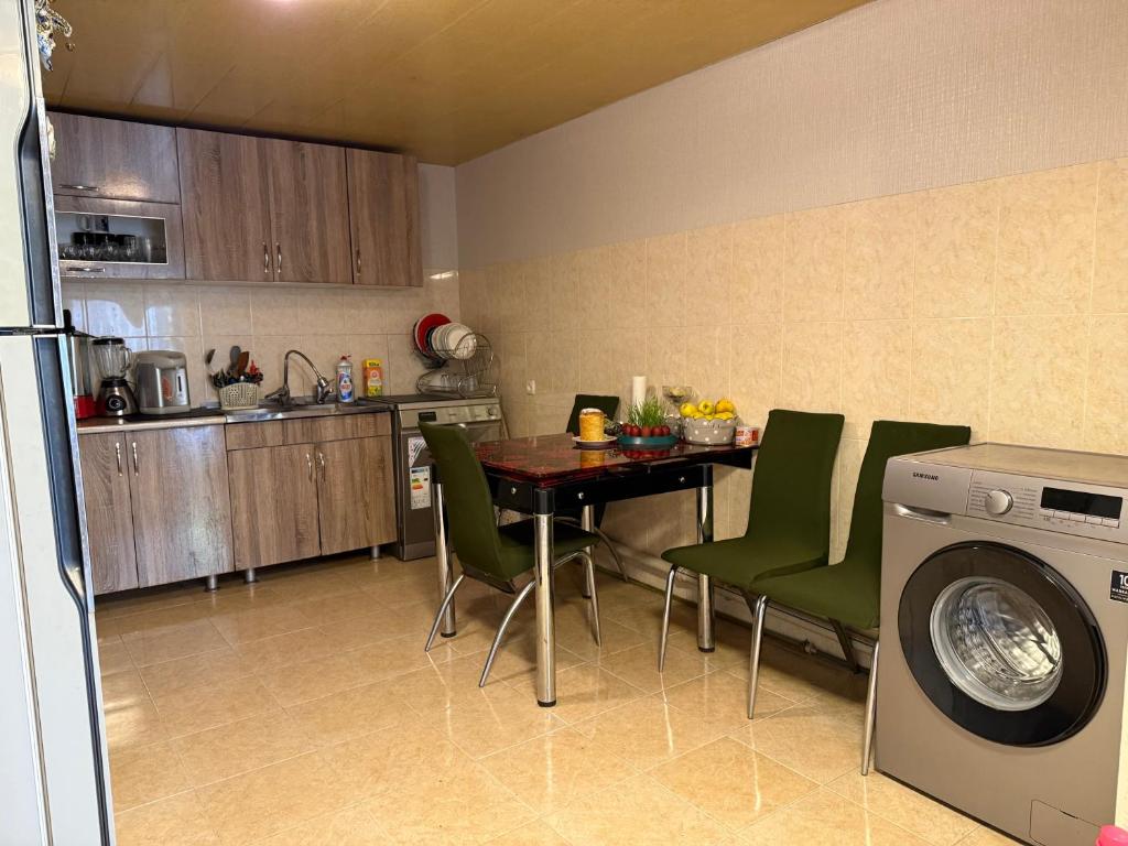 Kuchyň nebo kuchyňský kout v ubytování Valiko house in Telavi