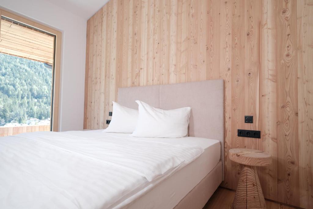 Postel nebo postele na pokoji v ubytování Lärchenlodge SkySpa and Rooftop Pool inklusive Stubai SuperCard