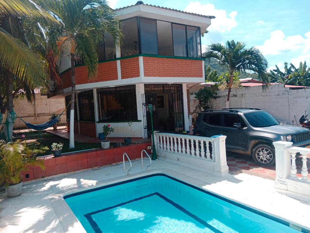 Πισίνα στο ή κοντά στο Habitación con aire y piscina