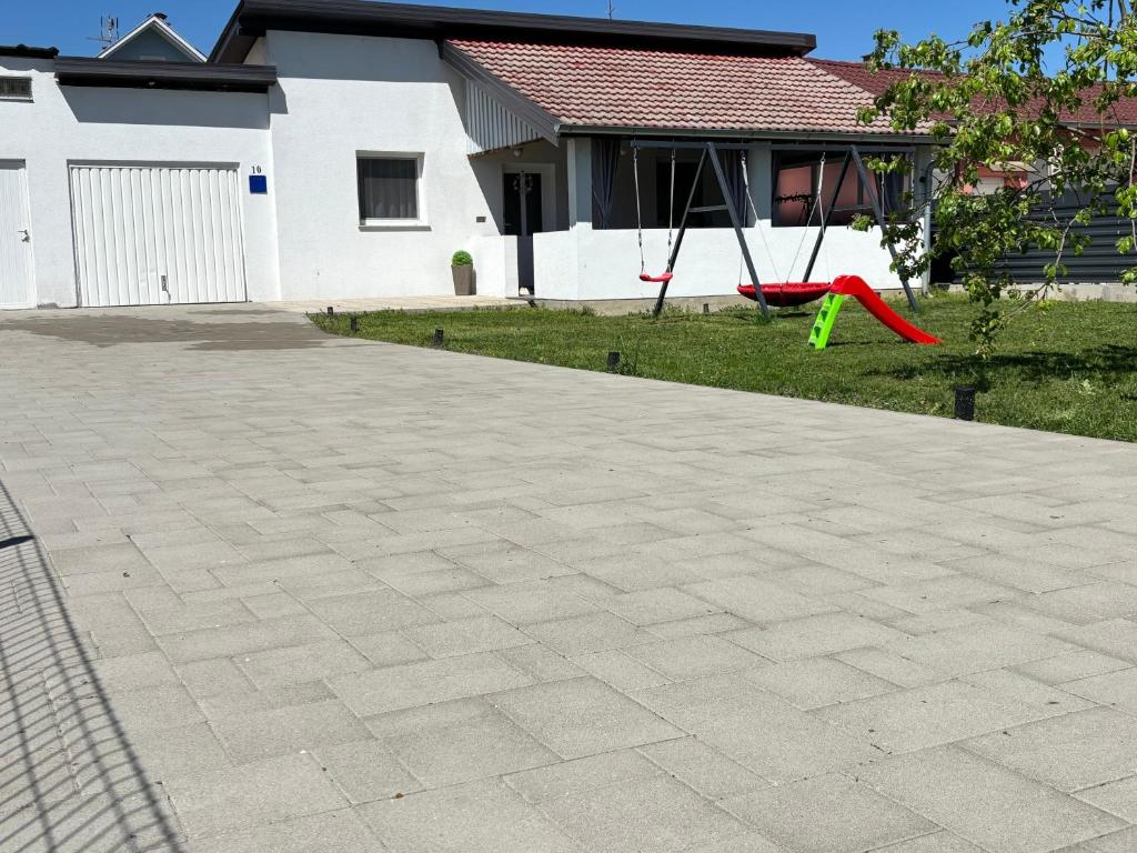 Kod Dide - entry with pin 0-24h, Slavonski Brod (updated prices 2026)