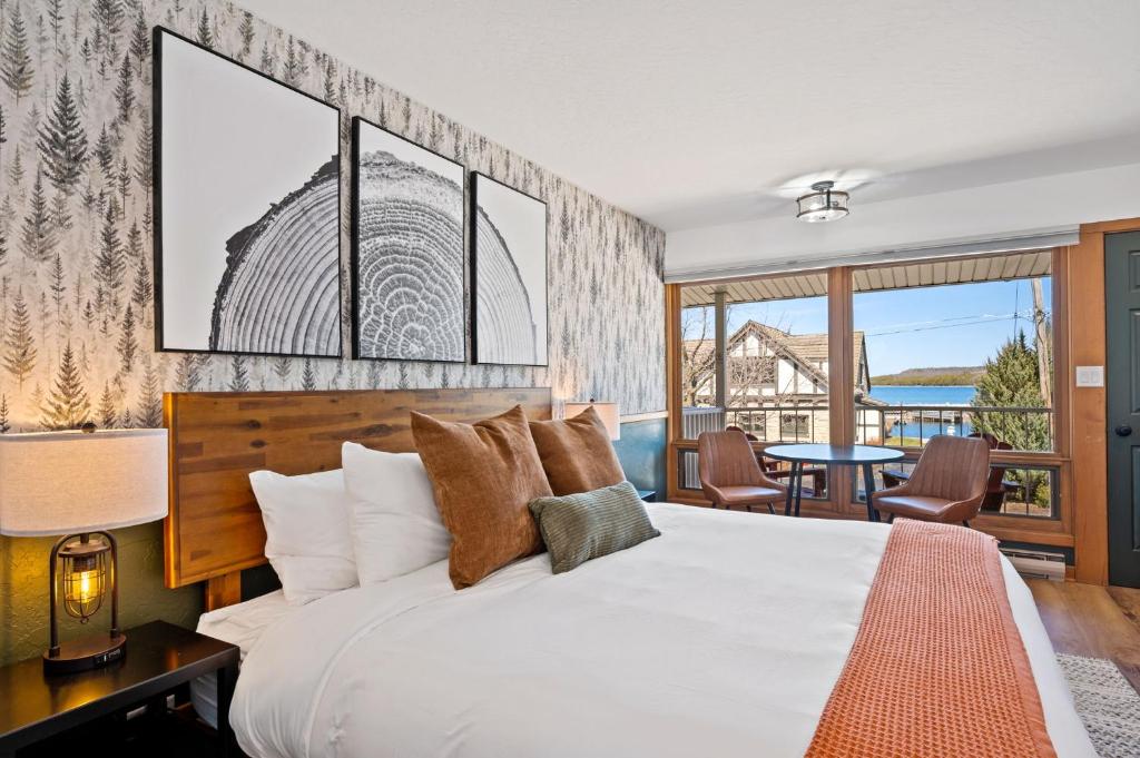 Spruce & Shore Motel photo