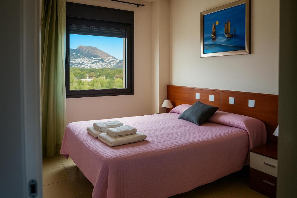 Posteľ alebo postele v izbe v ubytovaní Roses Confort Beach EV Milleni