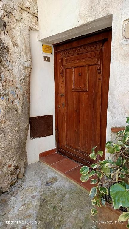 a wooden door in the side of a building at Casa Bainsizza in Isnello