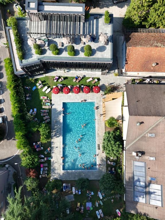 Bazén v ubytování Hotel CampingPark Steiner nebo v jeho okolí