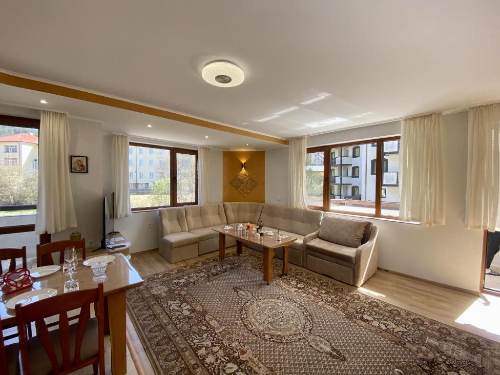 Posezení v ubytování Апартамент и Студио Перелик