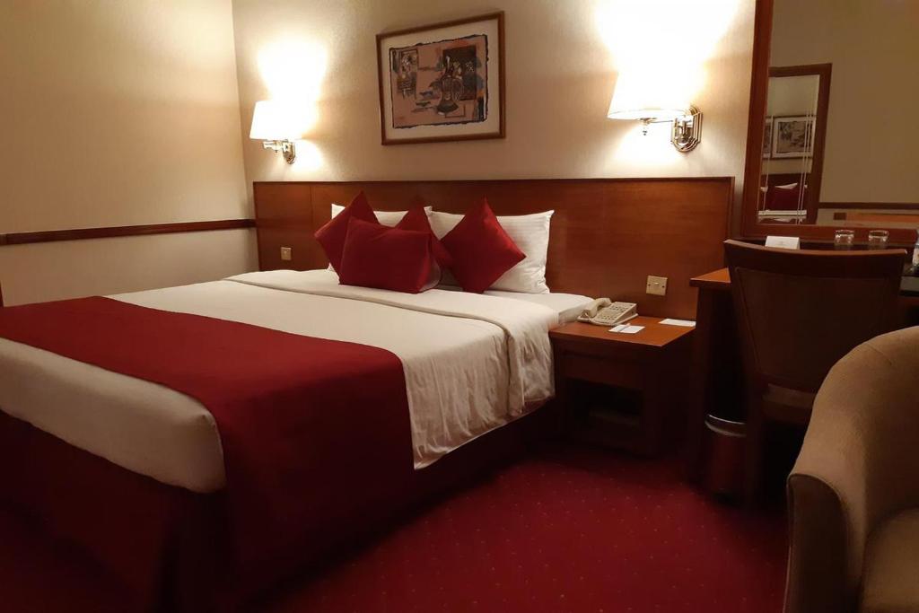 Postel nebo postele na pokoji v ubytování Hotel Luxe Stay Near Delhi Airport