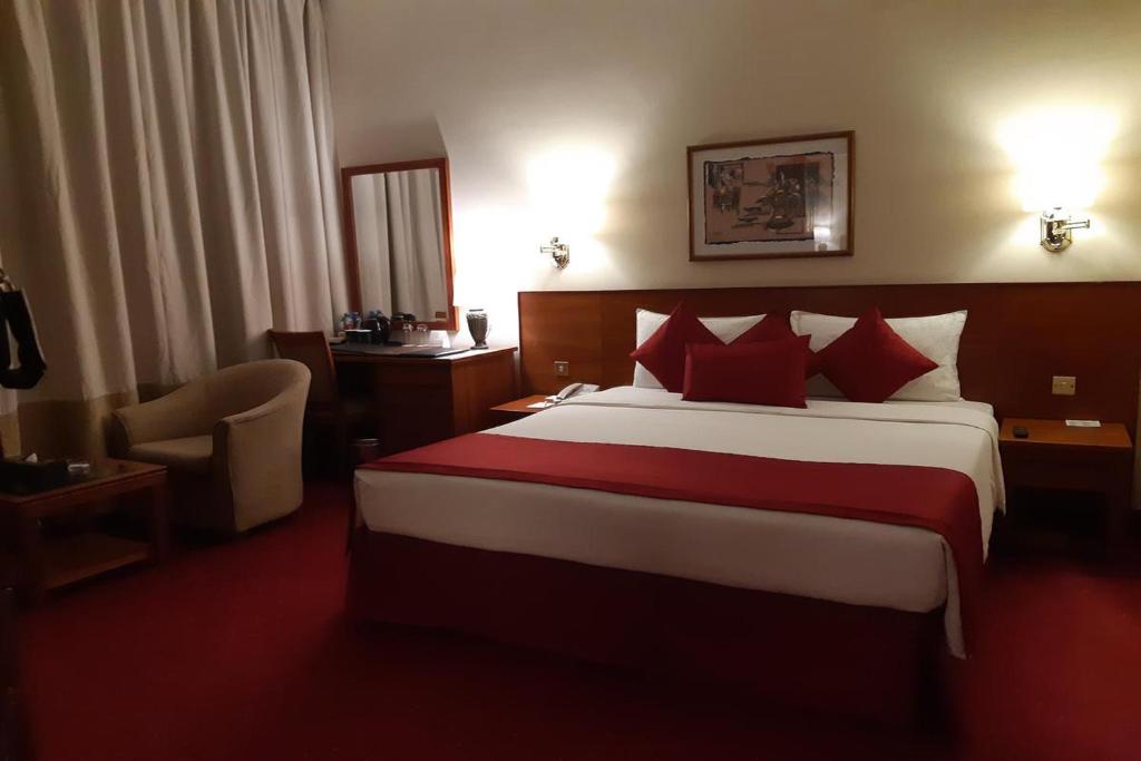 Postel nebo postele na pokoji v ubytování Hotel Luxe Stay Near Delhi Airport