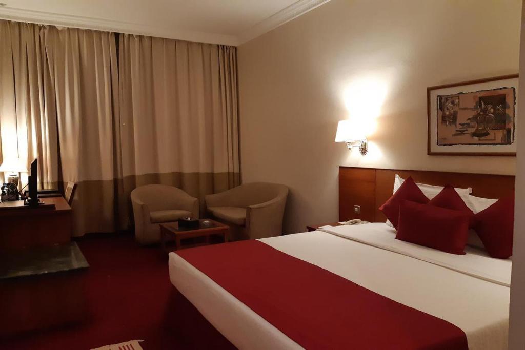 Postel nebo postele na pokoji v ubytování Hotel Luxe Stay Near Delhi Airport