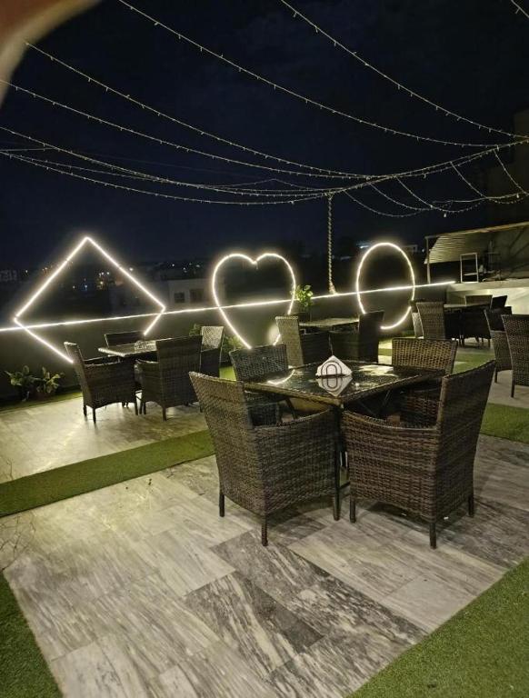 Αίθριο ή υπαίθριος χώρος στο Gold Caffe & Restaurant