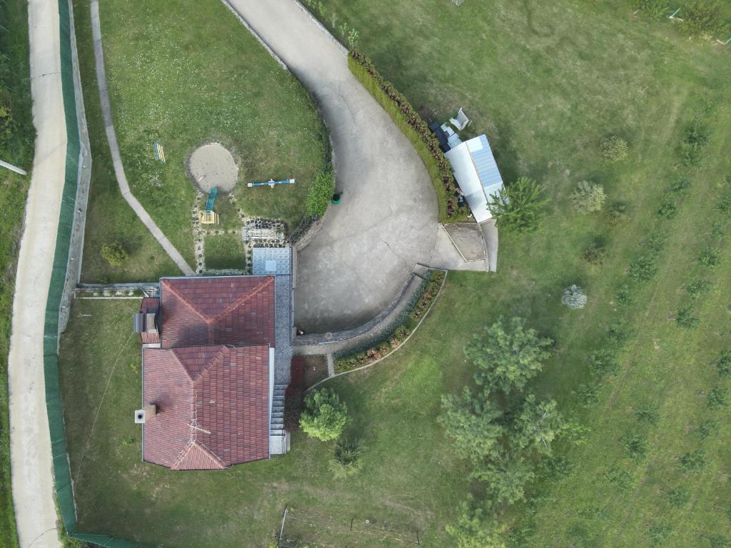 Letecký snímek ubytování Čerevićki Raj
