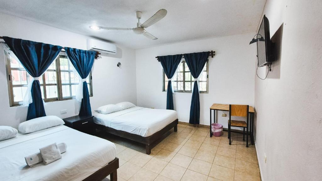 Postel nebo postele na pokoji v ubytování Hotel Monserrat