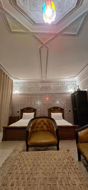 Postel nebo postele na pokoji v ubytování Riad Raffaa