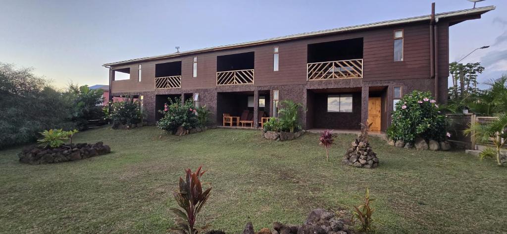 Un jardín fuera de Apartamentos Tupuna Lodge
