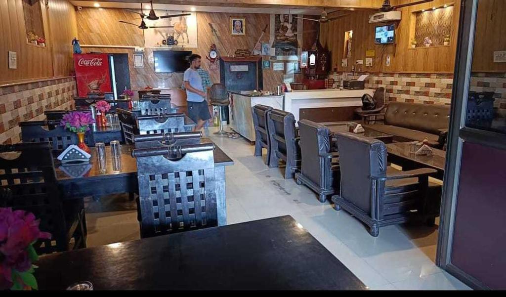 Posezení v ubytování Hotel O Home Fauzi Rasoi & Guest Homestay