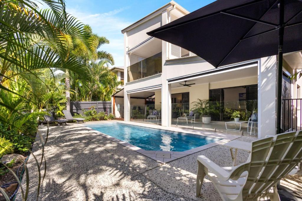 Πισίνα στο ή κοντά στο 5 Pennant Court Peregian Springs
