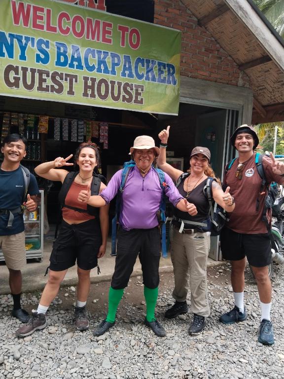 Hosté ubytování Jhony's Backpacker-Guest House only stay here book treking with us