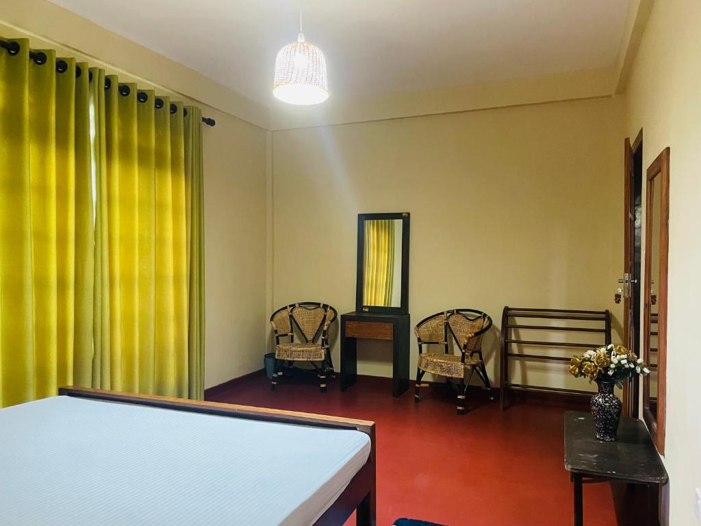 Postel nebo postele na pokoji v ubytování Ulpatha Guest House