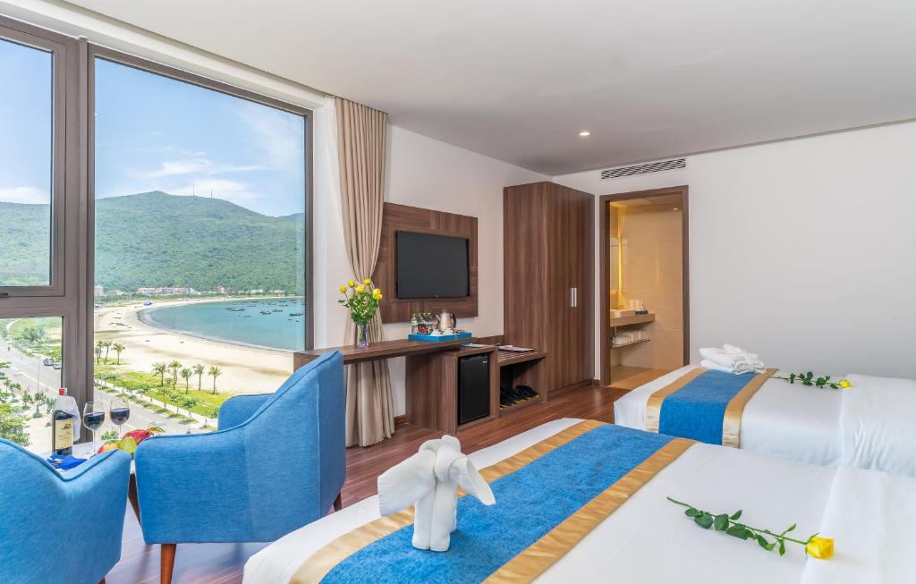 Family Room with Mountain and Partial Sea View
