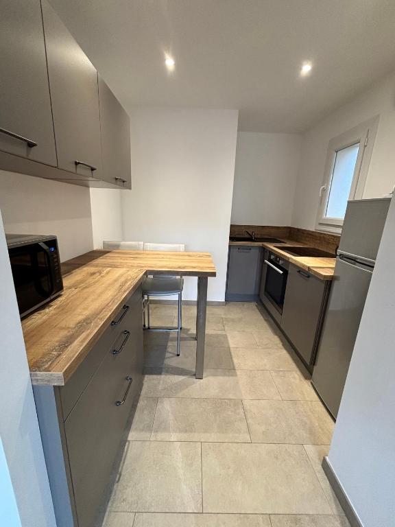 Kuchyňa alebo kuchynka v ubytovaní appartement F2 PORTICCIO Proche plage