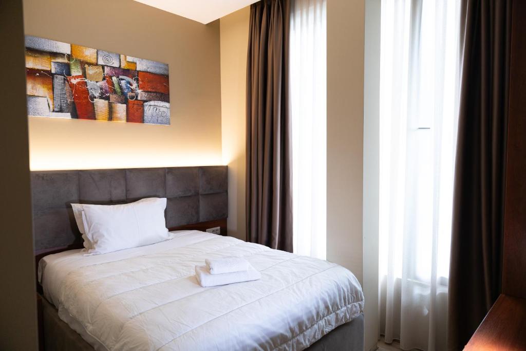 Postel nebo postele na pokoji v ubytování 4R Colombo Hotel