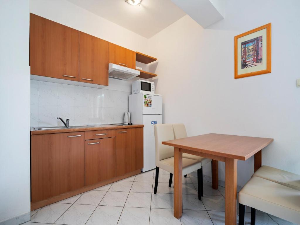 Kuchnia lub aneks kuchenny w obiekcie Panoramic Apartment in Banjole near Pula Town Centre